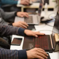 طراحی و ساخت تخصصی اپلیکیشن موبایل / Android & iOS|خدمات رایانه‌ای و موبایل|شیراز, شهرک آرین|دیوار