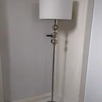 آباژور ایستاده