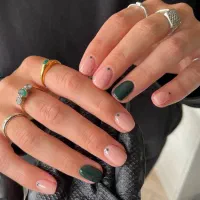 کاشت و ترمیم ناخن(لاک ژل +هرنوع طرحی رایگان)|خدمات آرایشگری و زیبایی|رشت, گلسار|دیوار