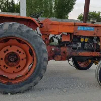 یک دستگاه تراکتور رومانی