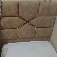 یک عدد تخت یک نفره رنگ قهوی طلای رو تختی و بالیشت|تشک تختخواب|زاهدان, |دیوار