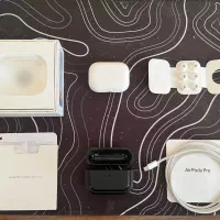 ایرپاد پرو ۲ سمت چپ و کیس