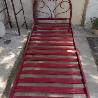 تخت فلزی
