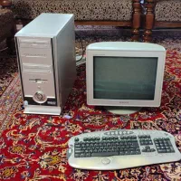 مانیتور و کیس کامپیوتر سالم