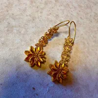 گوشواره طلا نو تقریبا ۷ گرمو ۸۰۰ سوت