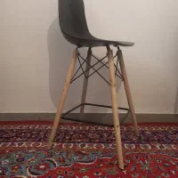 صندلی فایبر گلاس پایه چوبی
