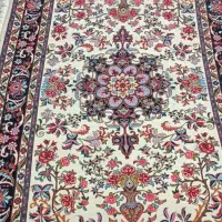 فرش دست بافت بسیار تمیز نخ استفاده شده کرک اصل