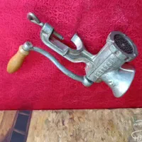 آبمیوه گیری دستی قدیمی چدنی|آبمیوه‌گیر و آب‌مرکبات‌گیر|تهران, عباس‌آباد|دیوار