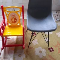 یک عدد صندلی فایبرگلاس ویک صندلی راک کودک
