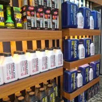 کارگر تعویض روغنی و پنچری گیری