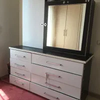 میزتوالت بهمراه۸عددکشو|تخت و سرویس خواب|رشت, گلسار|دیوار