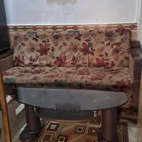 مبل سه نفره به همراه میز عسلی