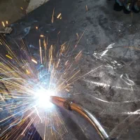 کار در کارگاه جوشکاری