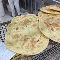 فروشنده و پاچالدار/ و شاگرد/ در نانوایی/فوری