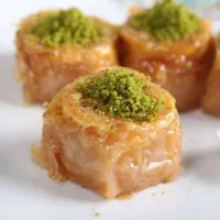 کارگر ساده خانم و آقا با بیمه برای شیرینی پزی|استخدام خدمات فروشگاه و رستوران|مشهد, ثامن|دیوار