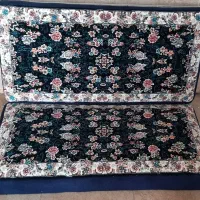 یک جفت پشتی نو داخل کاور