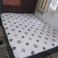 تخت خواب دو نفره با تشک  سالم قیمت ۱۵۰۰/۰۰۰|تخت و سرویس خواب|کاشان, آیت الله سعیدی|دیوار