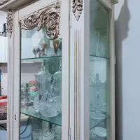 بوفه و وسایل داخلش