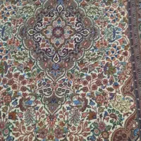 دو عدد فرش دستباف با گل های ابریشمی