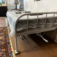 تخت بیمارستانی