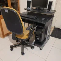 کامپیوتر کامل خانگی با میز و صندلی سالم