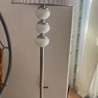 آباژور ایستاده