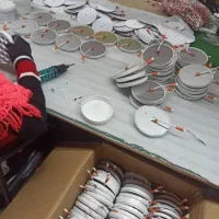 مونتاژ کار و بسته بند