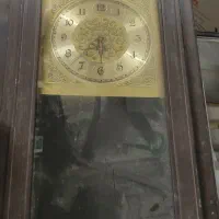 ساعت کنار سالنی