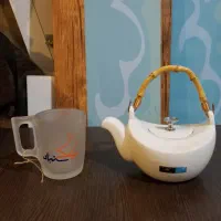 قوری و لیوان و وسایل خانه دانشجویی