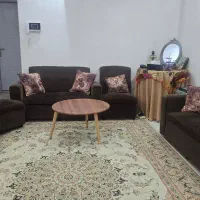 راحتی هفت نفره در حد نو  همراه با جلو مبلی