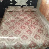 تخت دونفره بهمراه تشک وروتختی