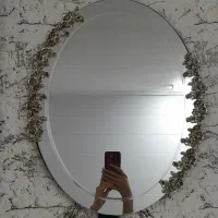 اینه ویک جفت شمعدان