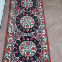 فرش تازه بافته شده کناره پیچ وتراش خورده زیبا