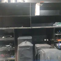 قفسه چوبی و میز