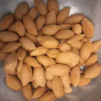 بادام شیرین