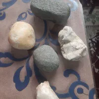 سنگ قیمتی.۴مدل هست.