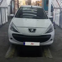 ماشین بسیار تمیز.دارای کروز کنترل می‌باشد.