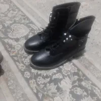 دو جفت نیم بوت یکیش نو ویکیش کارکرد ویک جفت کتونی