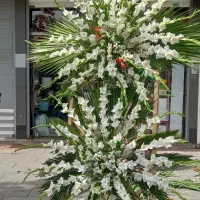 پایه ترحیم وتاج گل ترحیم وافتتاحیه باکیفیت ومناسب