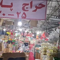 نیروی چیدمان جوان آقا در نمایشگاه شیفت عصر