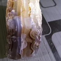 این سنگ سه گوش است و هر سه طرفش عالی