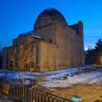 استخدام فروشنده و لیدر برای توضیحات بنا