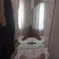 میز آرایشی یا کنسول