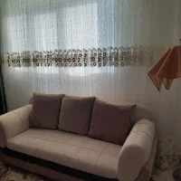 پرده پرچین سالم و تمیز به همراه کتیبه