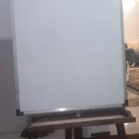 تخته وایت برد در حد نو با پایه چوبی