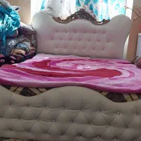 تخت دونفره و پاتختی