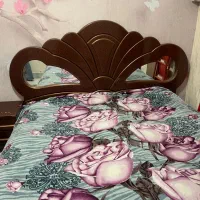 تخت بزرگ وقدیمی سالم