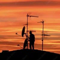 نصب ونصاب کلیه آنتن ها کاملاًحرفه ای باسابقه بالا