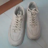 کتونی کرم  رویه برزنتی ضد آب سایز ۴۰ قیمت ۱۵۰