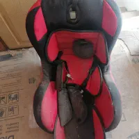 صندلی مخصوص بچه‌ها در داخل ماشین